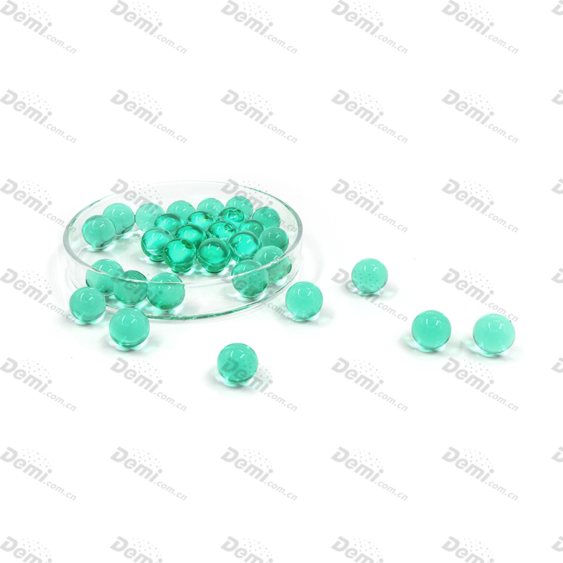 refroidissement des perles d'eau colorées pour la décoration de la maison